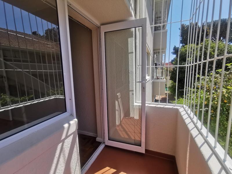 To Let 2 Bedroom Property for Rent in Vredehoek Western Cape